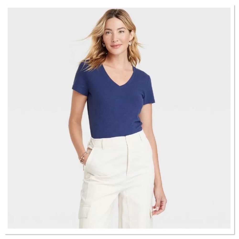 Women’s Fitted V-neck Tee Shirt Universal Thread